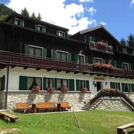 Bed and Breakfast Casa Alpina Don Guanella Макуньяга Экстерьер фото