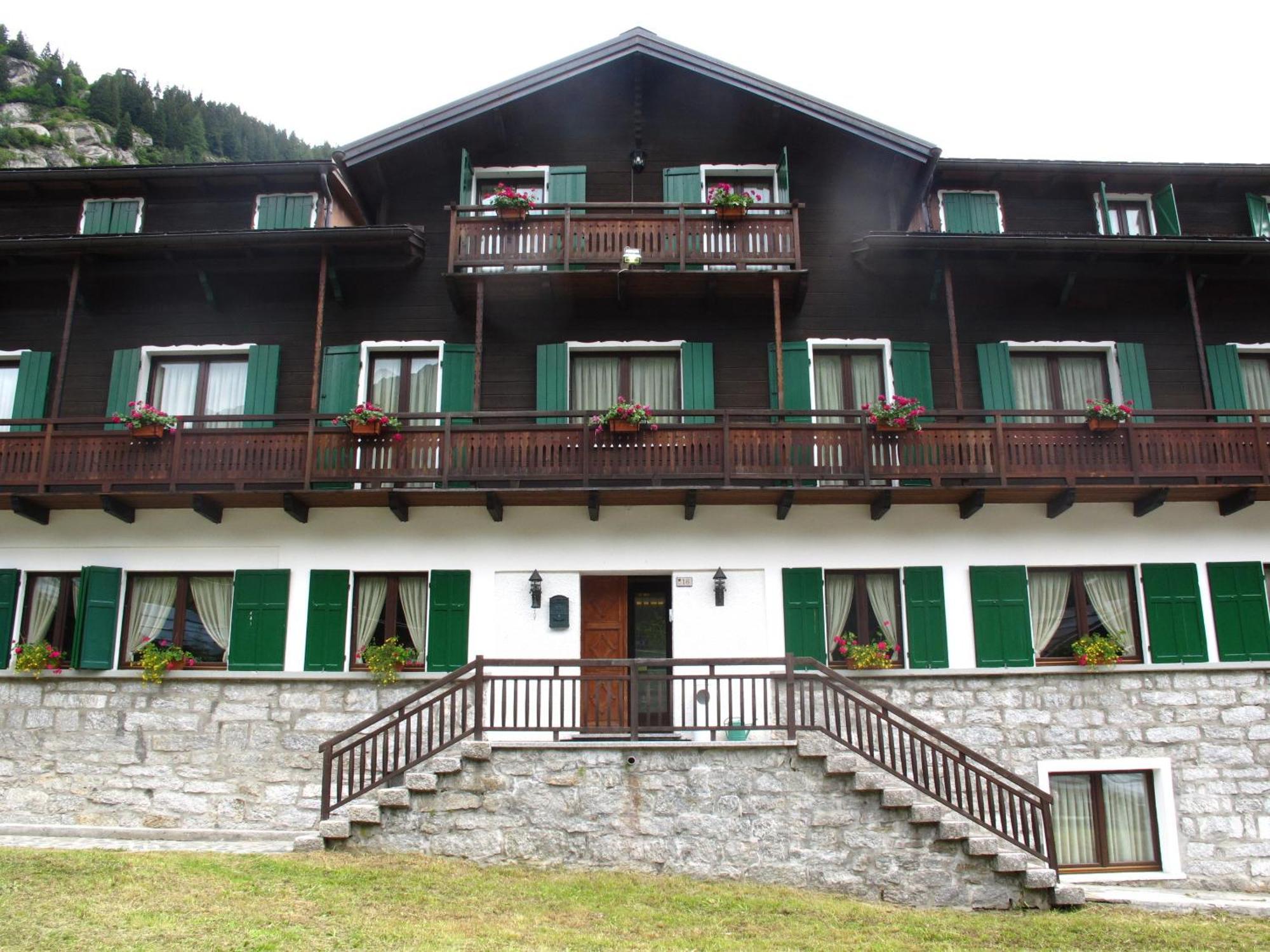 Bed and Breakfast Casa Alpina Don Guanella Макуньяга Экстерьер фото